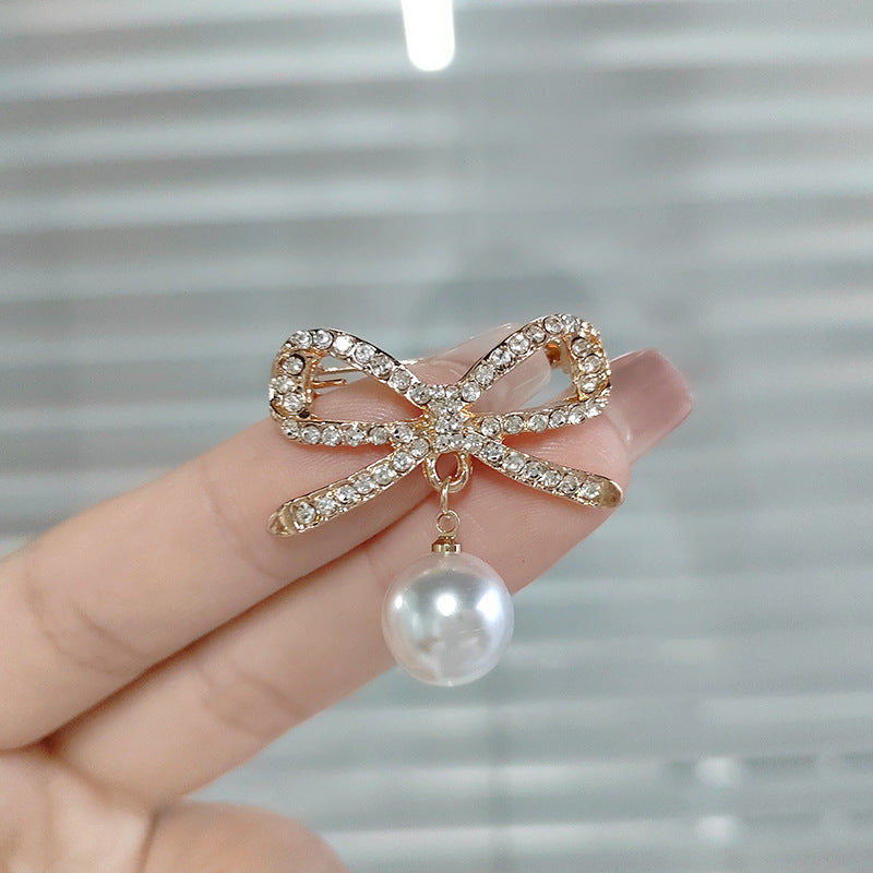 Elegant butterfly brooch fashion accessory - Image 2