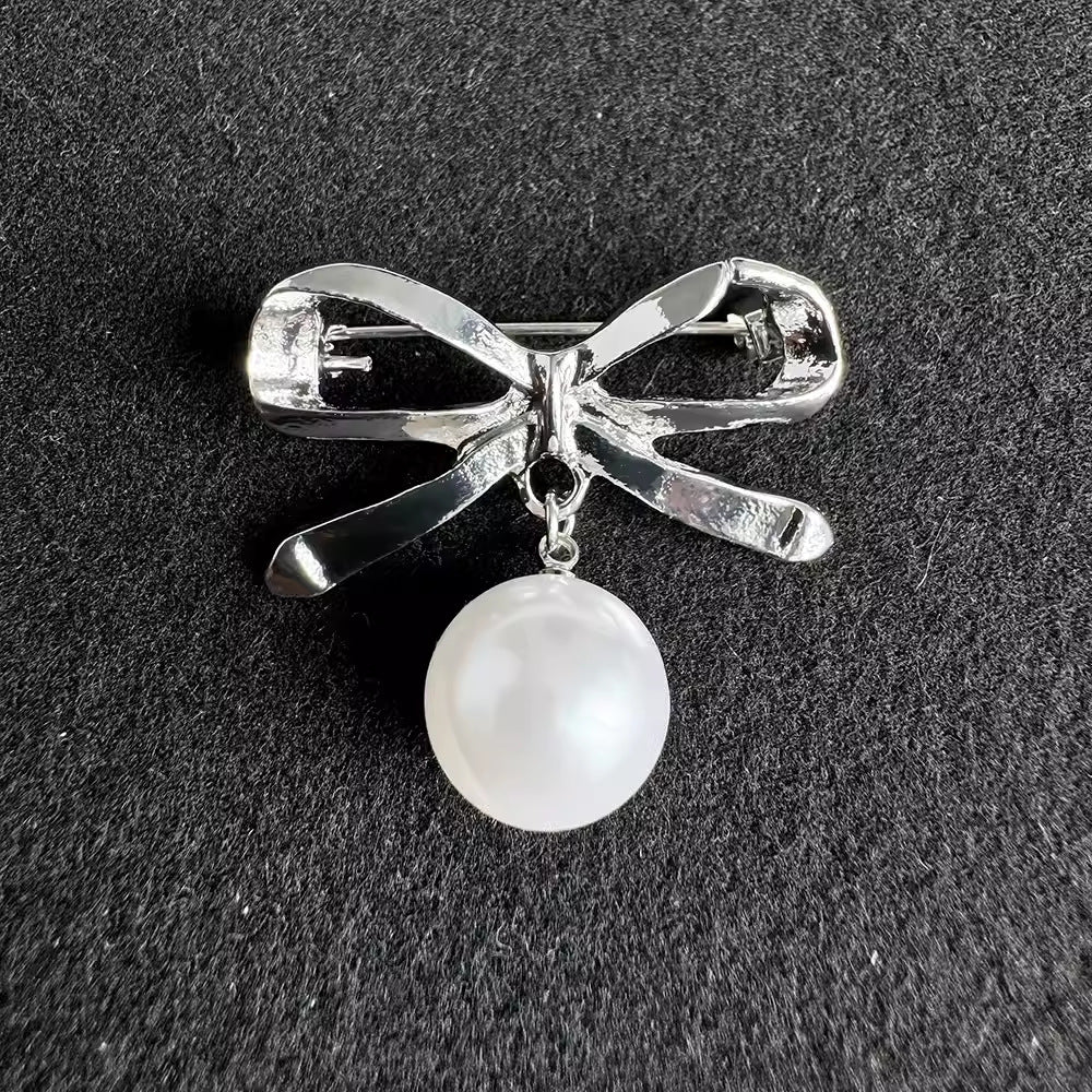 Silver finish butterfly brooch - Image 4