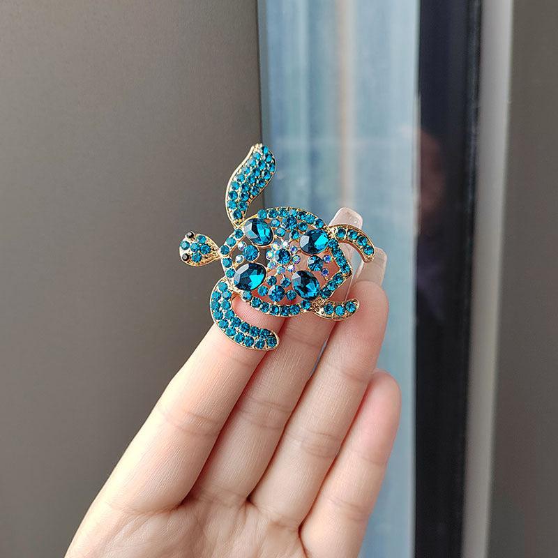 Animal themed decorative brooch