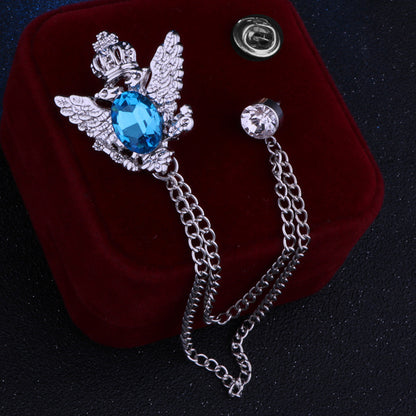 Elegant presentation of Eagle Brooch - Image 10