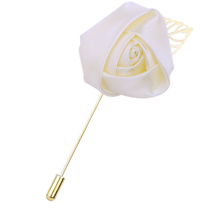 Stylish brooch worn by model image 9