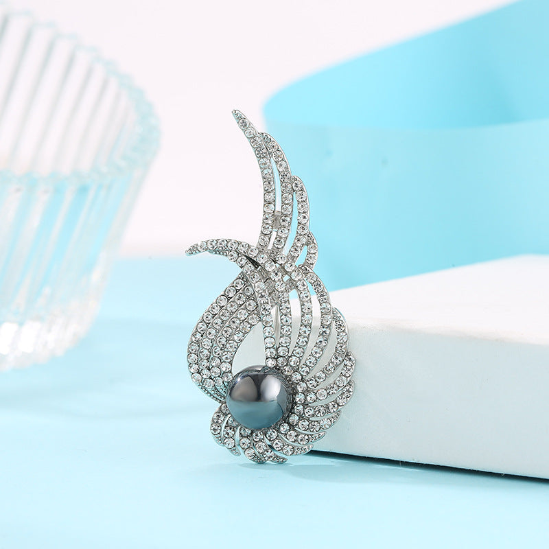 Beautiful floral design pin for casual wear