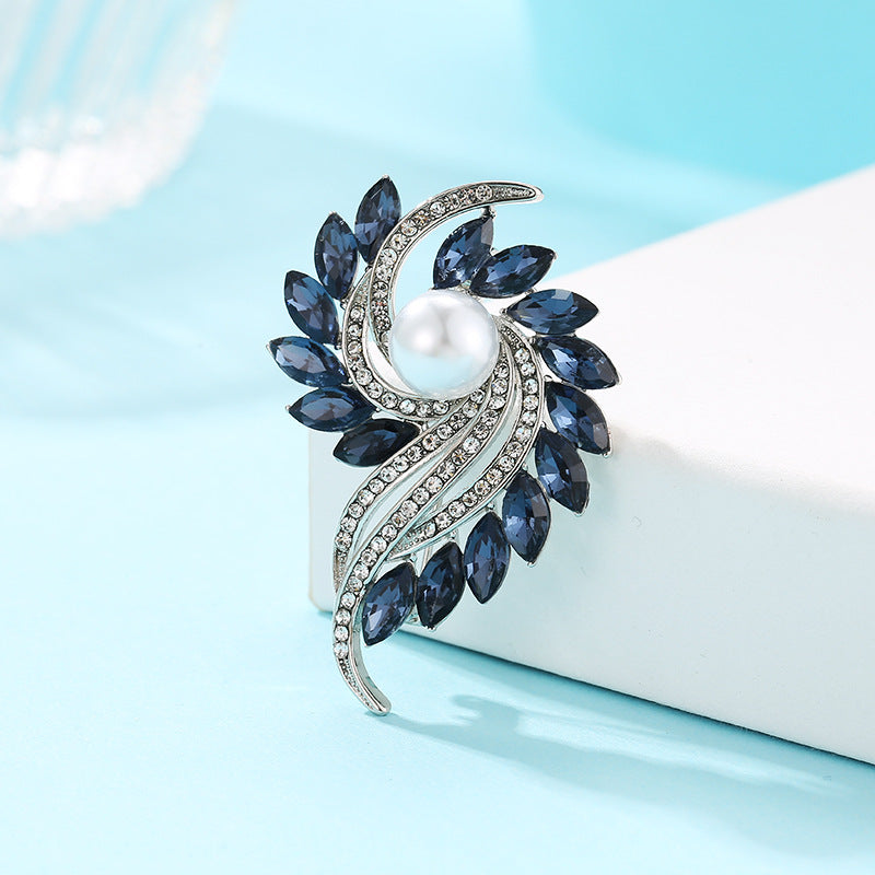 Elegant floral brooch pin for women