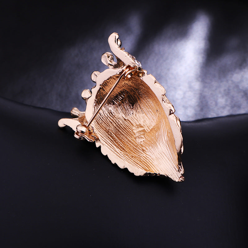 Vintage Retro Lion Brooch for Men