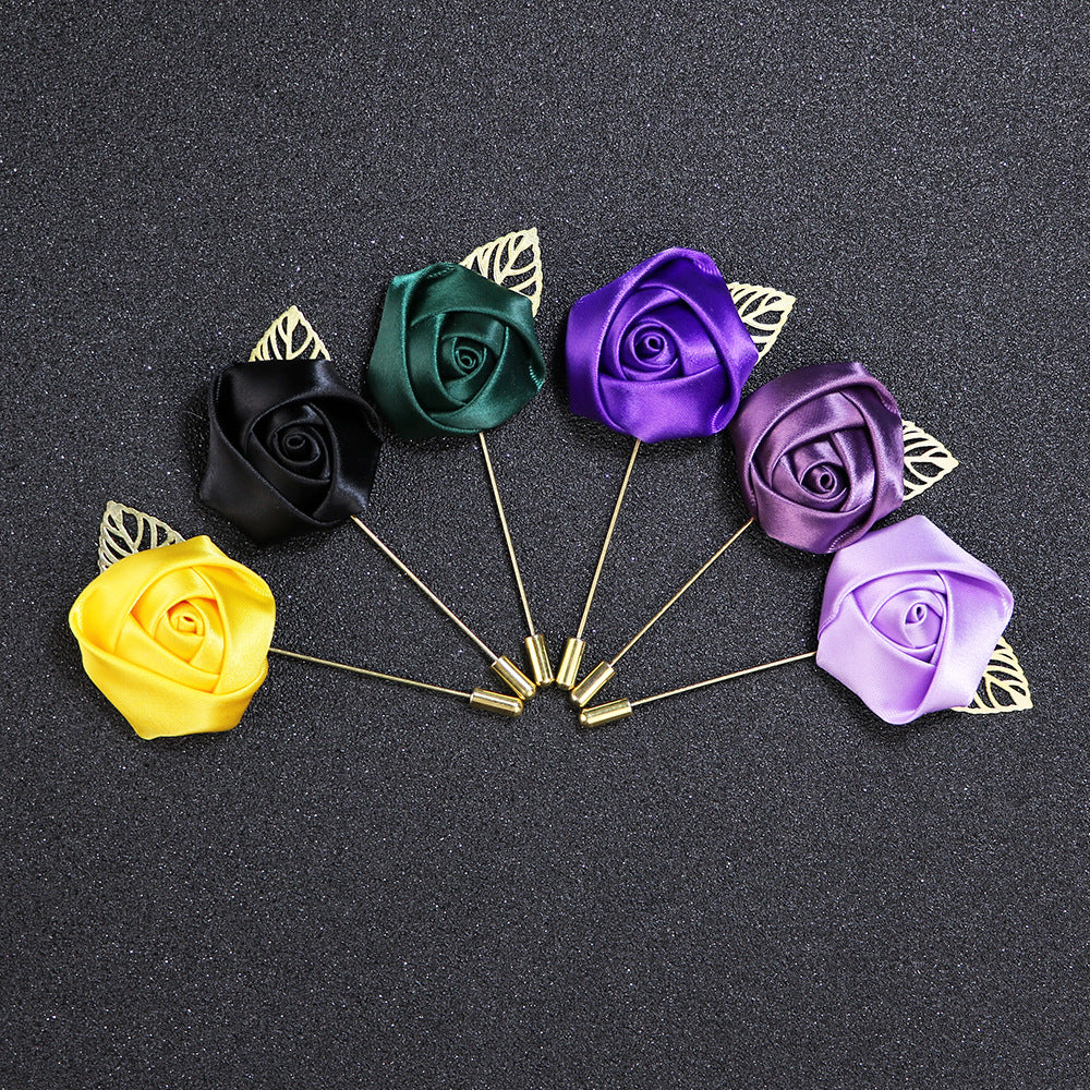 Stylish brooch worn by model image 9