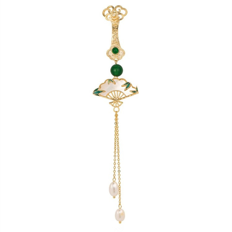 Floral Design Brooch Close-up Image 2