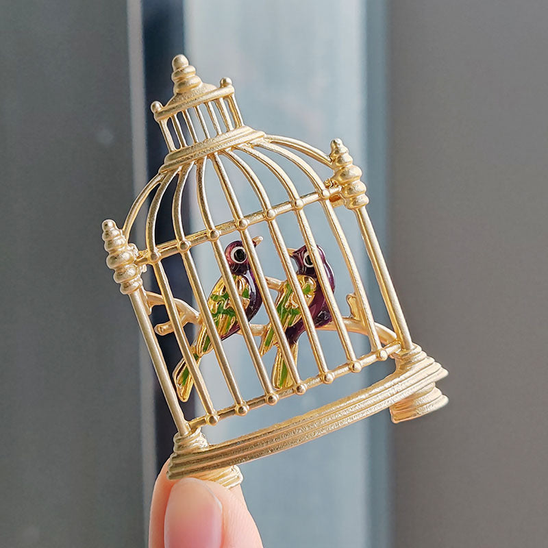 Polished Finish Brooch Accessory Overview
