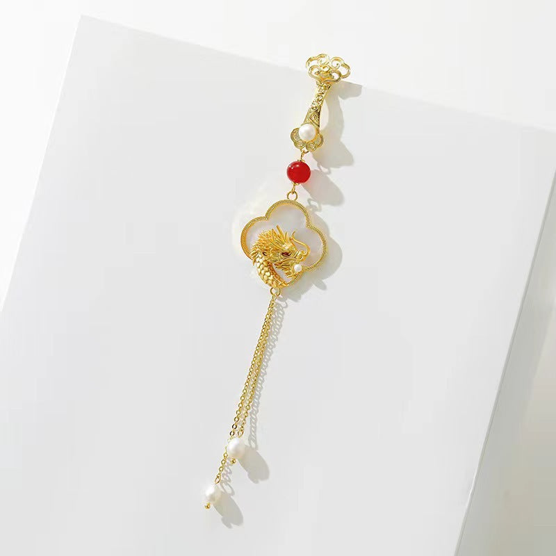 Floral Design Brooch Close-up Image 2