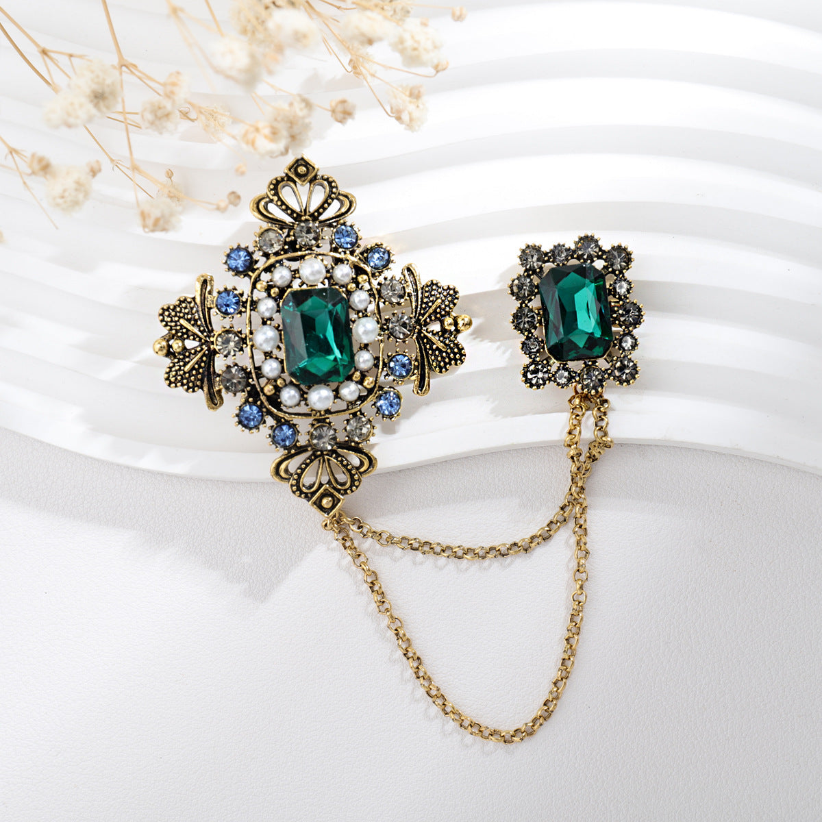 Elegant Pearl-Embedded Brooch - Image 2