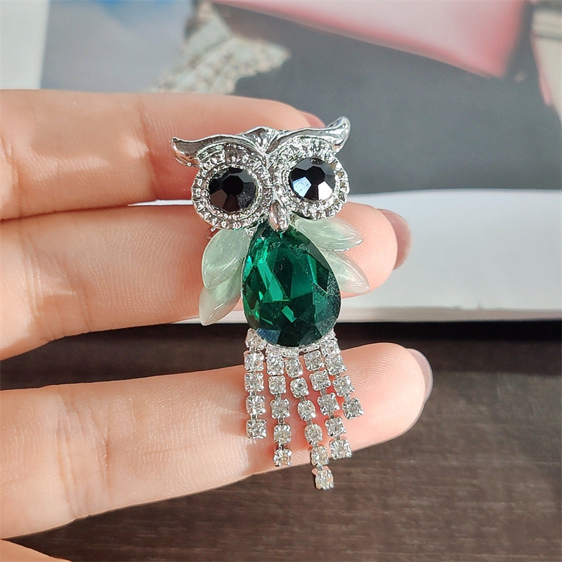 Stylish animal-themed lapel pin - Image 6