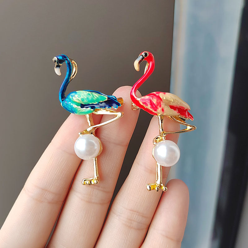 Flamingo Pearl Brooch Image 2