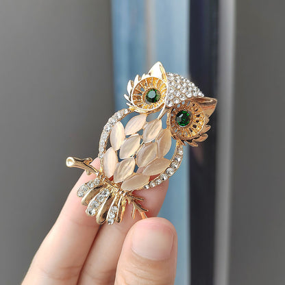 Cartoon cat eye stone brooch