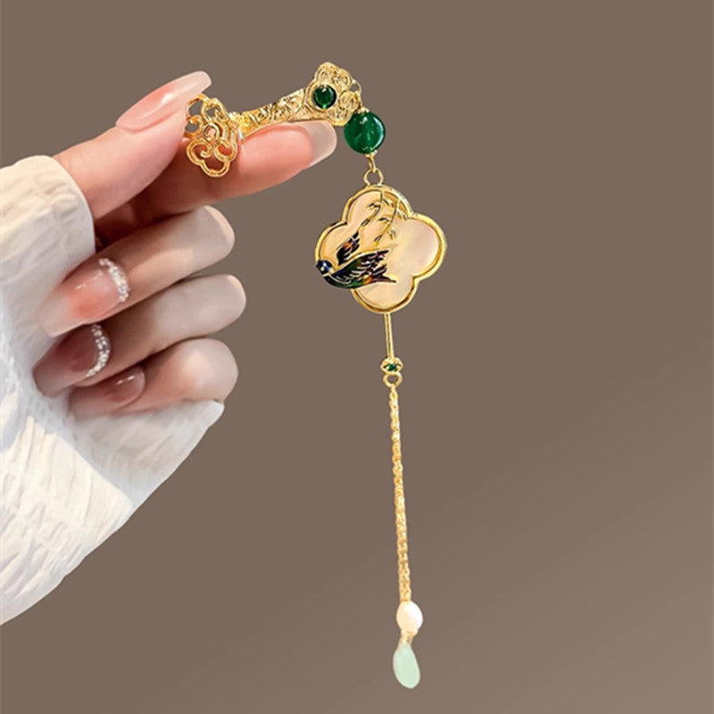 Stylish Women's Accessory Brooch Image 5