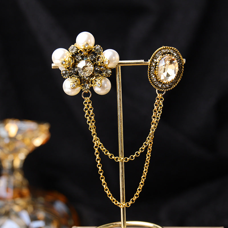 Necklace and Brooch Set on Display - Image 3