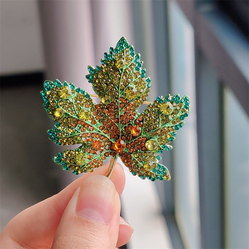 Luxurious Brooch Accessory - Image 9
