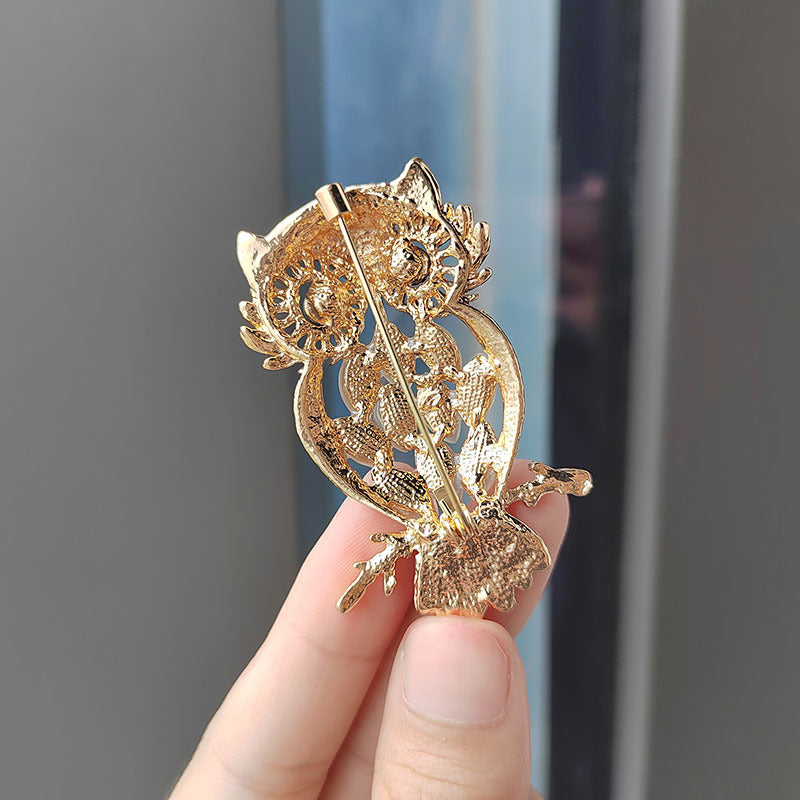 Fashionable owl pin for gifting