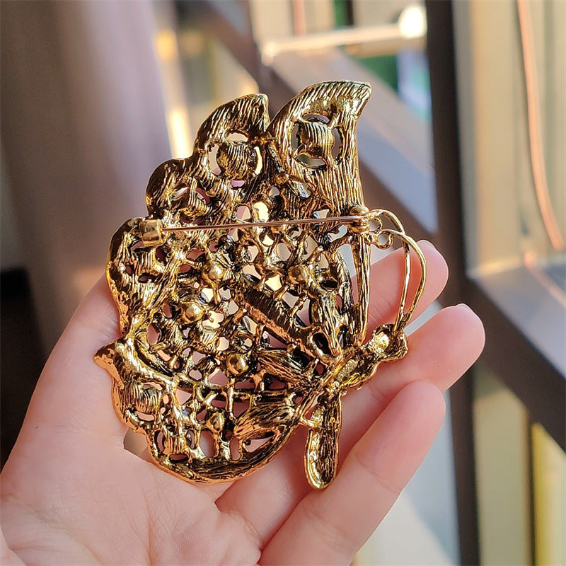 fashion brooch for gifting