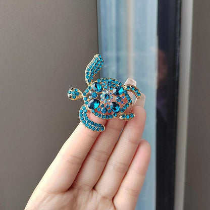Animal themed decorative brooch