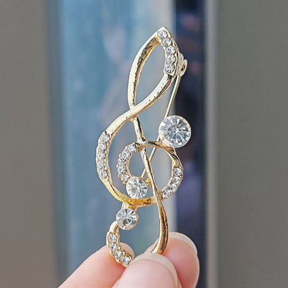 Fashionable pin with heart design