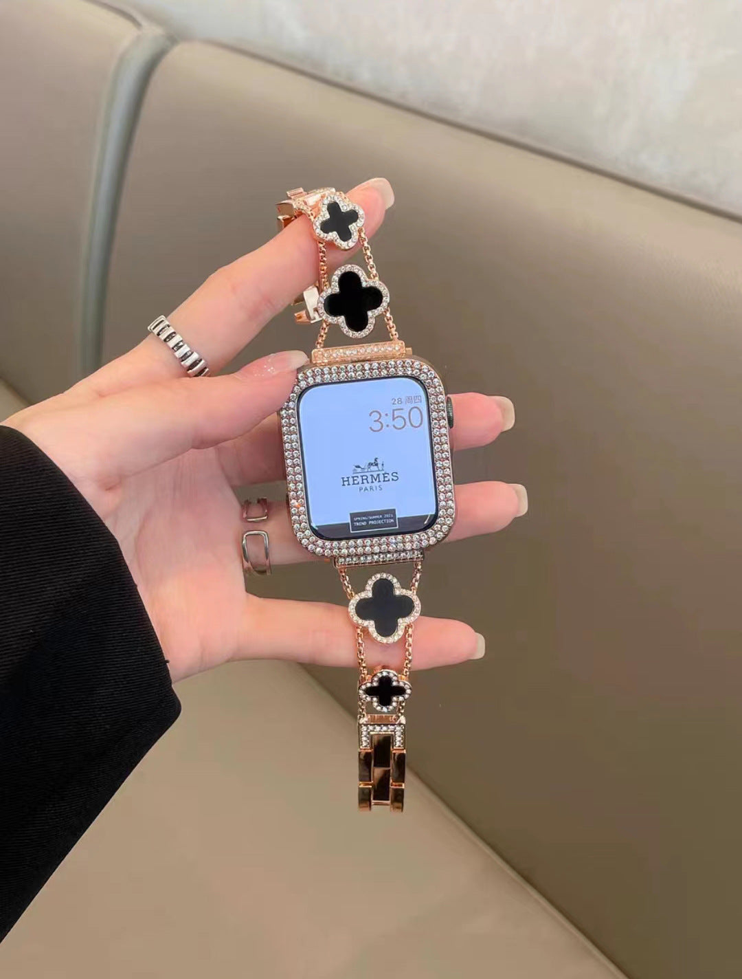 Stylish Four-Leaf Clover Rhinestone Metal Band for Apple Watch Series 1-9 - Versatile Adjustable Sizes