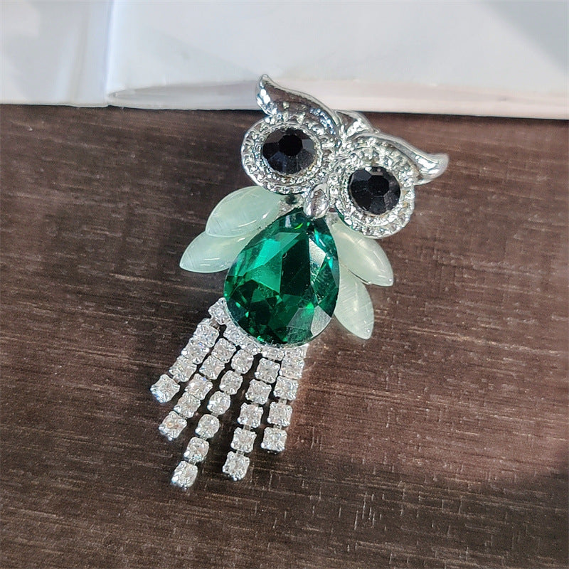 Owl brooch with crystals - Image 1
