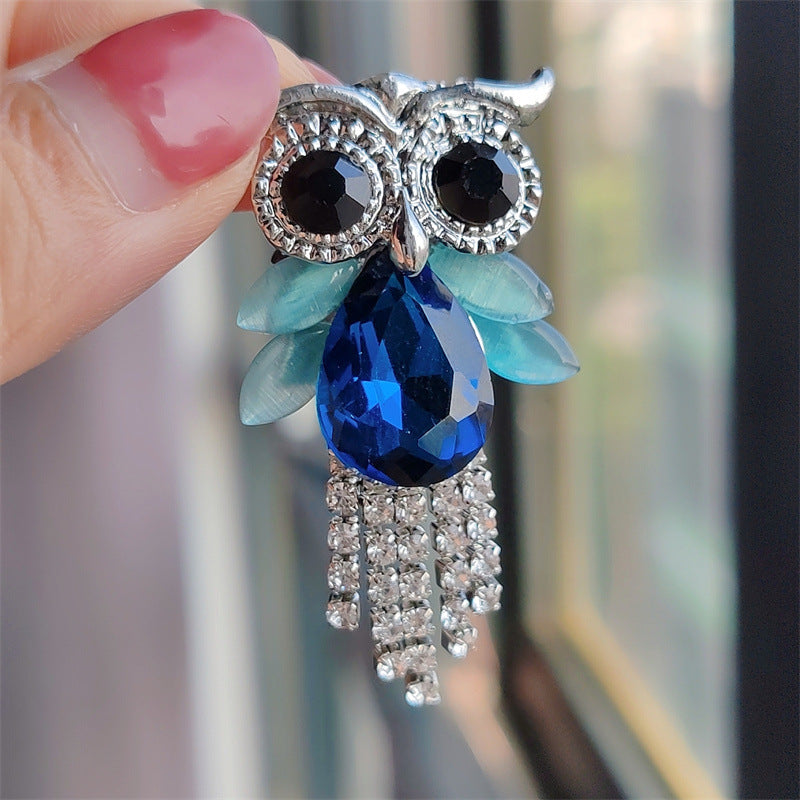 Owl brooch with crystals - Image 1